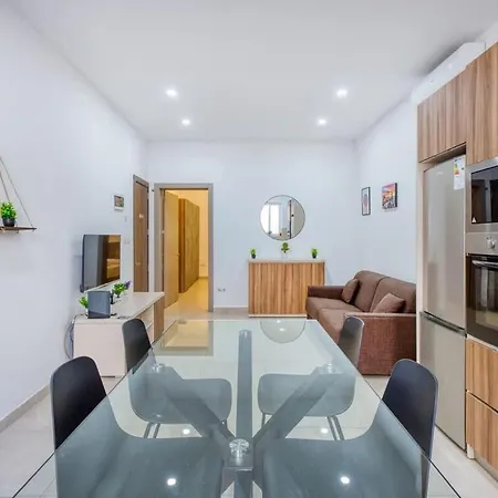 Cosy In Ta' Xbiex Close To Promenade *
