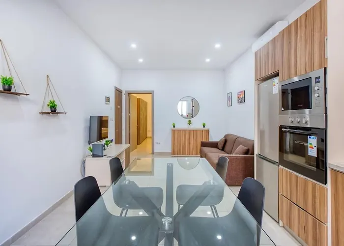 Cosy In Ta' Xbiex Close To Promenade *